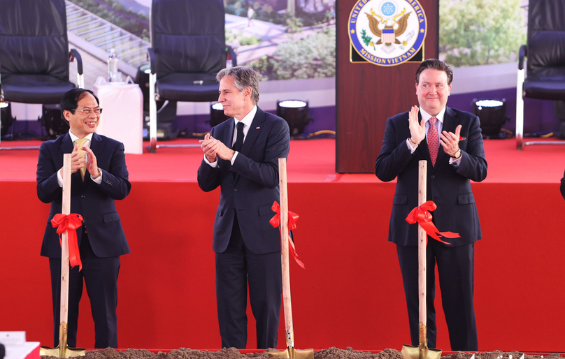 U.S. Secretary of State Antony Blinke (middle) at the groundbreaking ceremony of the new U.S. Embassy Campus in Hanoi on April 15, 2023. Photo courtesy of Youth newspaper.