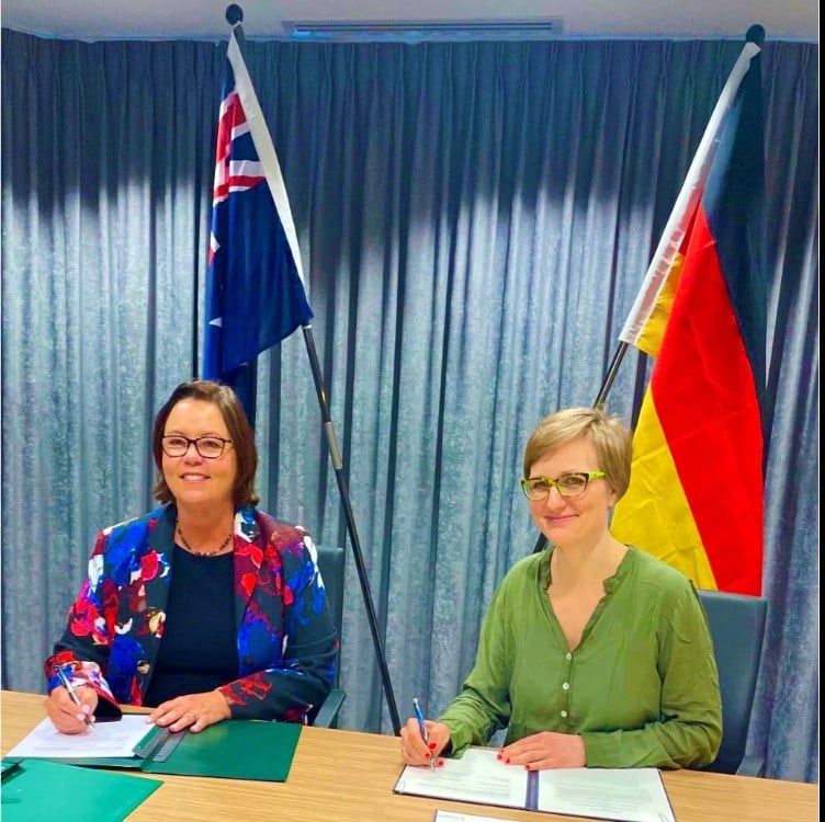 Hon Madeleine King, Minister for Resources and Minister for Northern Australia (left), and Dr. Brantner, Parliamentary State Secretary of the Ministry for Economic Affairs and Climate Action.
