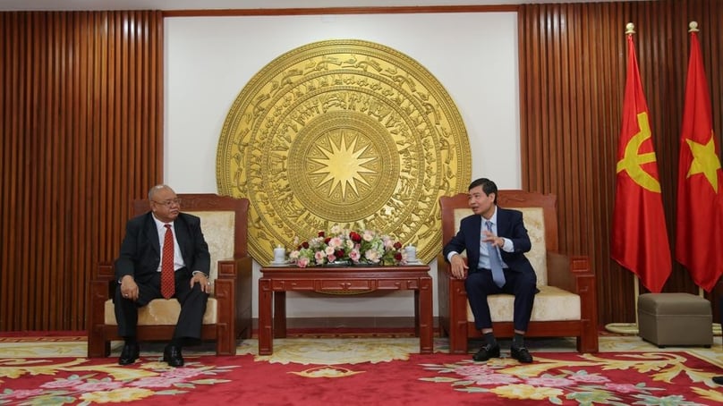 PETMAL Oil CEO Dato Affendi (left) and Phu Yen Chairman Ta Anh Tuan meet in the central province on April 19, 2023. Photo courtesy of the province's portal.