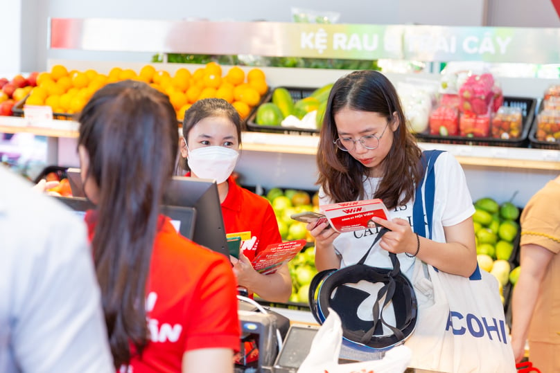  A shopper at a Win store of retailer WinCommerce of  Masan Group in Vietnam. Photo courtesy of Masan.