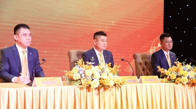 LienVietPostBank's leaders at its annual general meeting on April 23, 2023. Photo courtesy of the bank.