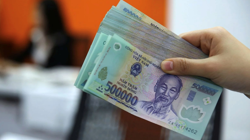 Transactions of VND400 million ($17,000) or more must be reported to the State Bank of Vietnam. Photo courtesy of Economy & Urban Areas newspaper.