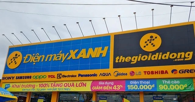 Dien May Xanh and thegioididong.com - two retail chains of Mobile World. Photo courtesy of CafeF.
