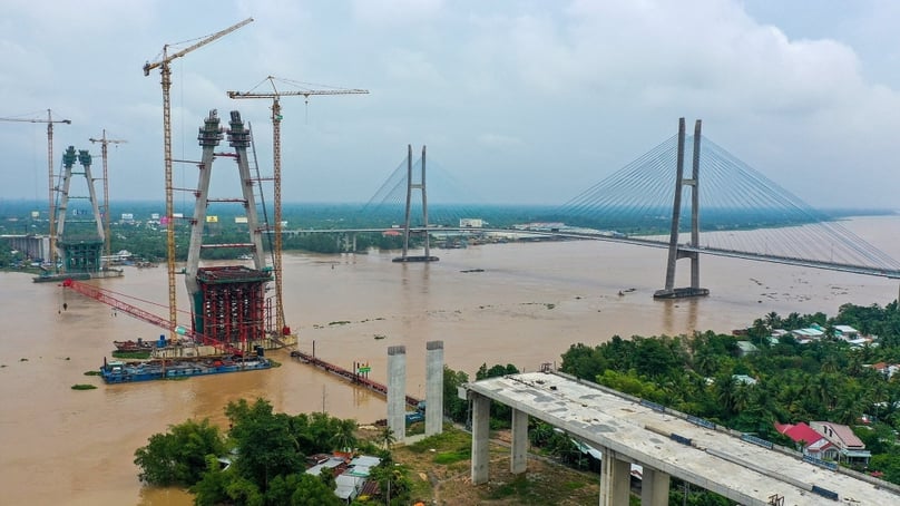 The under-construction My Thuan-Can Tho Expressway in Vietnam's Mekong Delta. Photo courtesy of Labor newspaper.