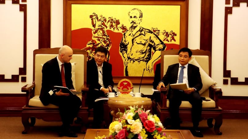 Minister of Transport Nguyen Van Thang (right) at a meeting with an IC Holding executive in Hanoi on May 5, 2023. Photo courtesy of the ministry.