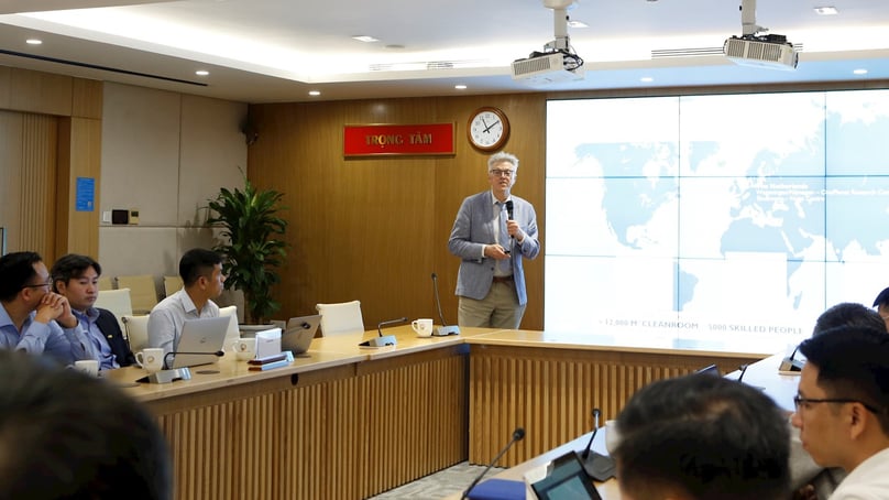 Lode Lauwers, IMEC senior vice president, business development and sales, speaks at the workshop in Hanoi on May 10, 2023. Photo courtesy of New Hanoi newspaper.