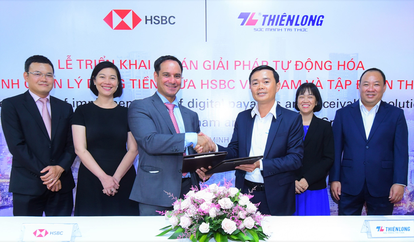 Representatives of HSBC Vietnam and Thien Long Group launch their cooperation program in Ho Chi Minh City on May 10, 2023. Photo courtesy of the bank.