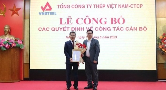 Le Song Lai (left), Vnsteel's chairman, and Nghiem Xuan Da, board member and general director. Photo courtesy of the company.