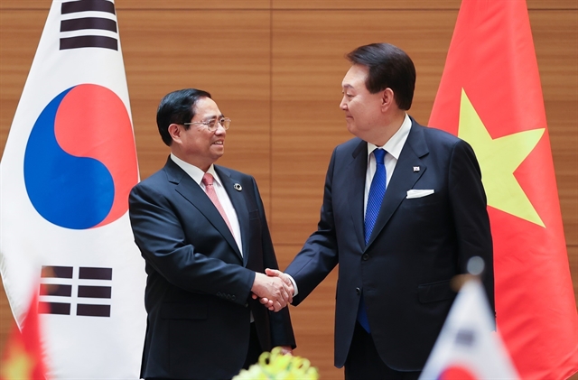 Vietnamese PM Pham Minh Chinh (left) meets with South Korean President Yoon Suk Yeol in Hiroshima on May 19, 2023. Photo courtesy of Vietnam News Agency.