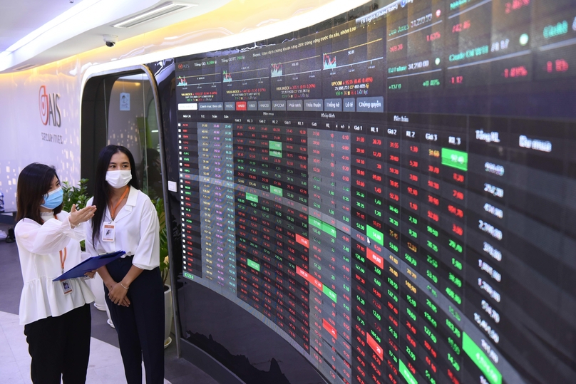 An electronic board shows price movements in the Vietnamese stock market. Photo courtesy of Youth newspaper.