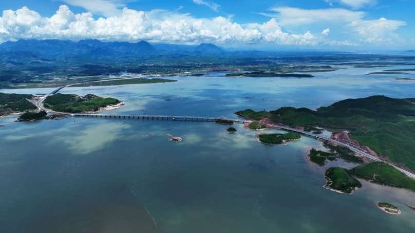 A section of the Van Don-Mong Cai Expressway, which links the investment hub of Van Don in Quang Ninh with the northern province's Mong Cai border town. Photo courtesy of the investor Sun Group.