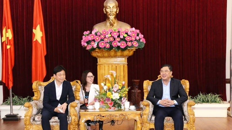 Taekwang Power CEO Sang Young Jin (left) and Pham Gia Tuc, Secretary of Nam Dinh province's Party Committee, at a meeting in Nam Dinh, northern Vietnam on May 24, 2023. Photo courtesy of Nam Dinh newspaper.