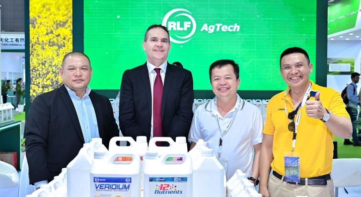 RLF AgTech executive director Gavil Ball (second, left) and Kona CEO Le Thanh Tinh (second, right). Photo courtesy of RLF AgTech.