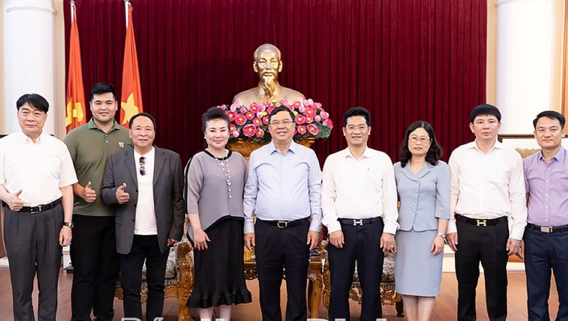 Pham Gia Tuc (center), chief of Nam Dinh's Party Committee, at a meeting with Taiwanese business JiaWei in the northern province on June 2, 2023. Photo courtesy of Nam Dinh newspaper.