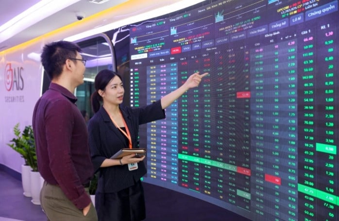 The VN-Index went up 6.98 points to 1,097.82 on June 5, 2023. Photo courtesy of VietnamFinance.