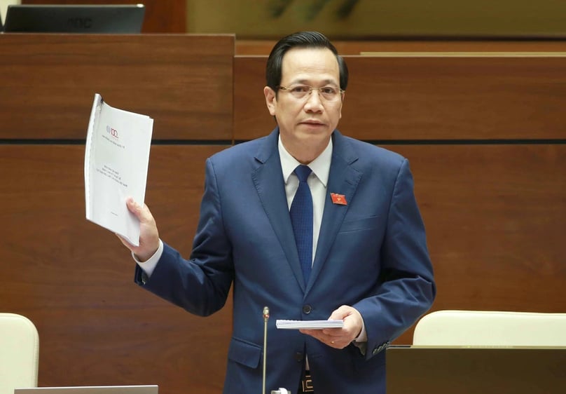 Minister of Labor, Invalids and Social Affairs Dao Ngoc Dung speaks at the ongoing session of the legislature on June 5, 2023. Photo courtesy of Dan Tri (People's Knowledge) newspaper.