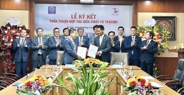 Representatives of Tracodi and Vidifi at the signing ceremony in Hanoi on June 6, 2023. Photo courtesy of Tracodi.