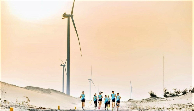 Runners near a wind farm in Quang Binh province, central Vietnam. Photo courtesy of Quang Binh newspaper.