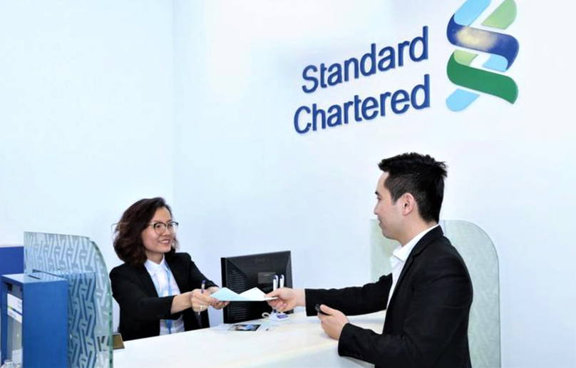 Transaction at a Standard Chartered Vietnam office. Photo courtesy of the bank.