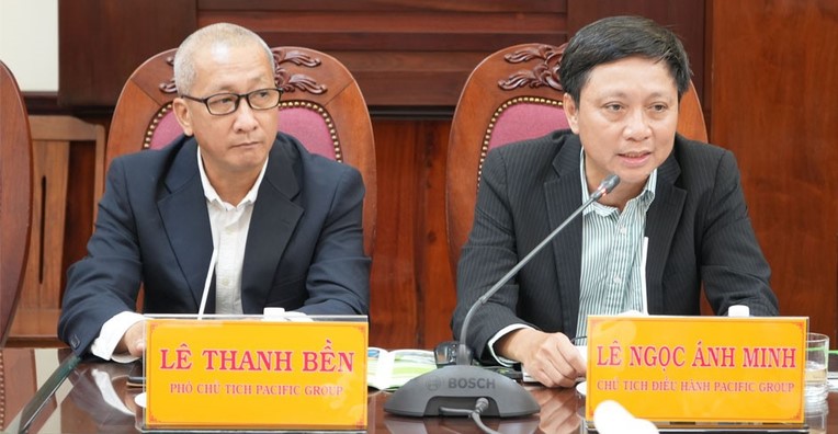 Pacific Group CEO Le Ngoc Anh Minh (right) at a meeting with Ben Tre authorities in the Mekong Delta province on June 8, 2023. Photo courtesy of Ben Tre's news portal.