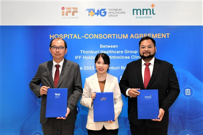 (L-R) Tanatip Suppradit, CEO of THG, IFF Holdings CEO, and Mithmitree Medical Co. CEO Worasak Manit at their agreement signing ceremony in Thailand on June 8, 2023 for their co-investment in the BeWell Wellness Clinic. Photo courtesy of THG.