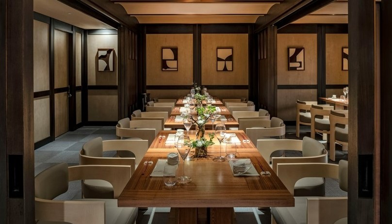 Hibana by Koki, a one-star Michelin restaurant. Photo courtesy of Capella Hotel.