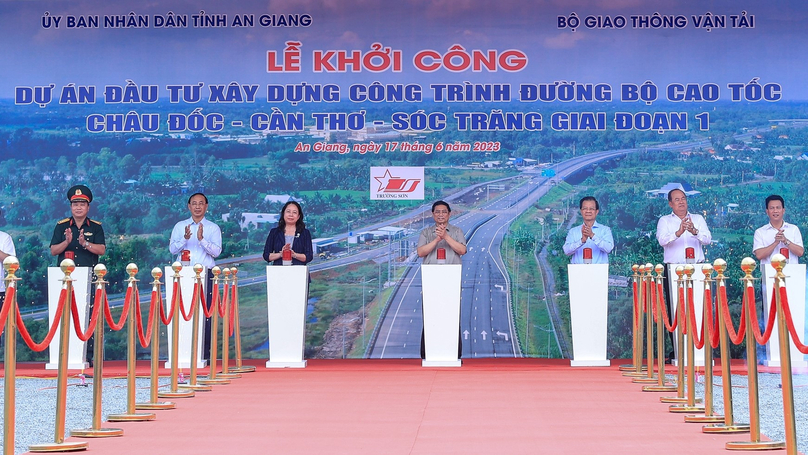 Prime Minister Pham Minh Chinh (center) and Vice President Vo Thi Anh Xuan (third, left) attend the construction starting ceremony of Chau Doc-Can Tho-Soc Trang Expressway in An Giang province, Vietnam's Mekong Delta on June 17, 2023. Photo courtesy of the government portal.