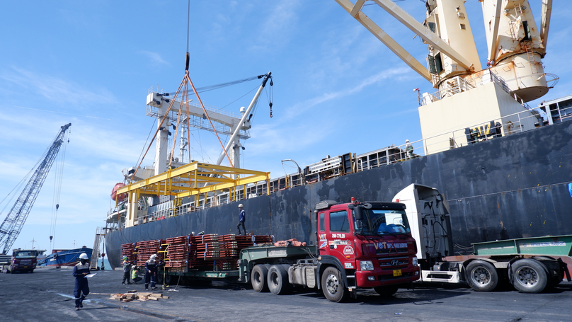 The first shipment of equipment for the Quang Trach I thermal power plant arrives in Quang Binh province, central Vietnam on June 19, 2023. Photo courtesy of Quang Binh newspaper.