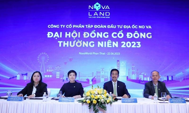 Novaland chairman Bui Thanh Nhon (right, second) and other executives at the firm's AGM 2023. Photo courtesy of Novaland.