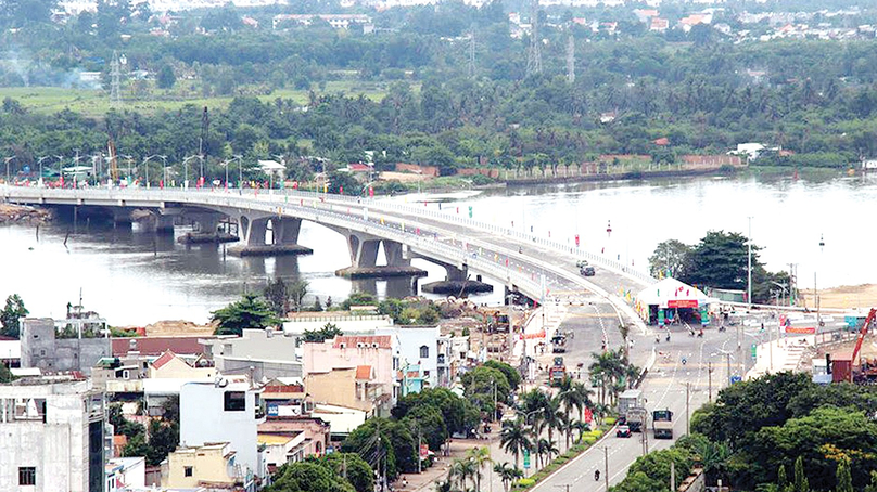  An Hao bridge in Dong Nai province connects to Vung Tau crossroads, a gateway to Ho Chi Minh City. Photo courtesy of Dong Nai newspaper.