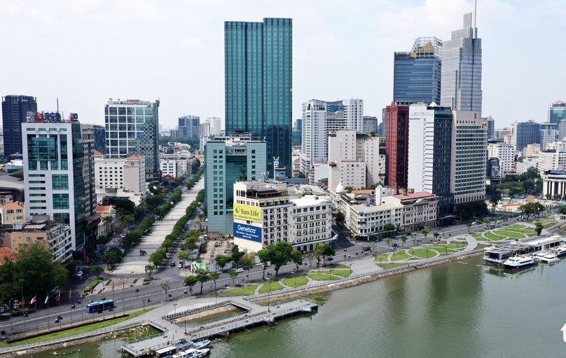  Part of the Saigno River promenade in Ho Chi Minh City's District 1. Photo courtesy of Vietnam's Youth Age newspaper.