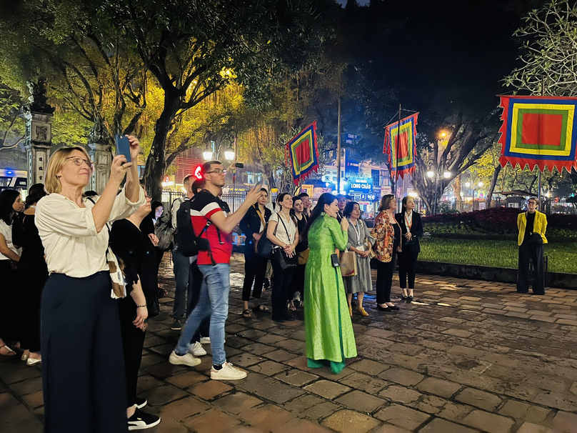 International tourists visit Van Mieu historical site in Hanoi. Photo courtesy of Business and Marketing Magazine.