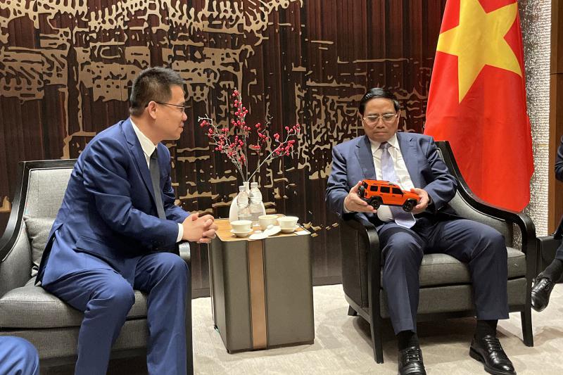 Prime Minister Pham Minh Chinh (right) and GWM vice president Parker Shi meet in Beijing, China on June 28, 2023. Photo courtesy of GWM.