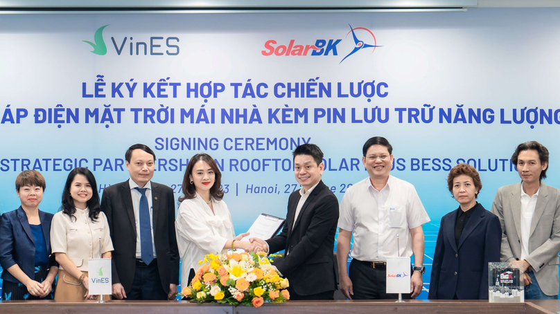  VinES and SolarBK executives sign a strategic partnership agreement in Hanoi, June 27, 2023. Photo courtesy of VinES.