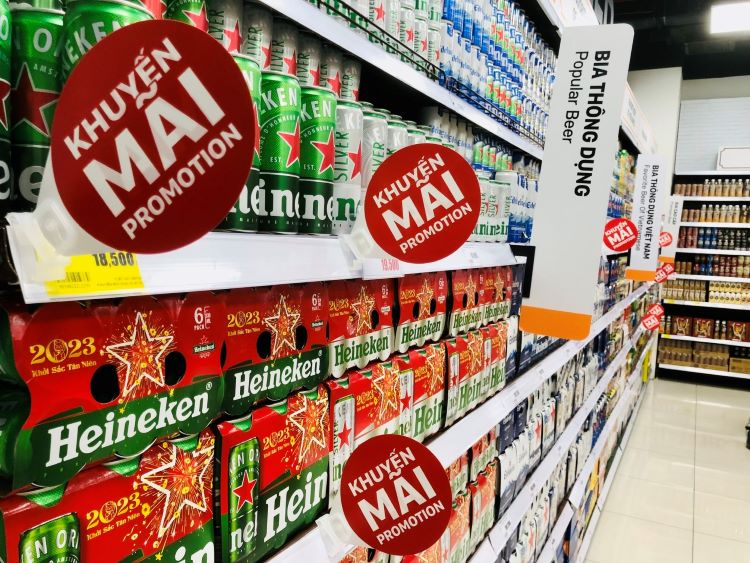 Beer on shelves at a Vietnamese supermarket. Photo courtesy of Young People newspaper.