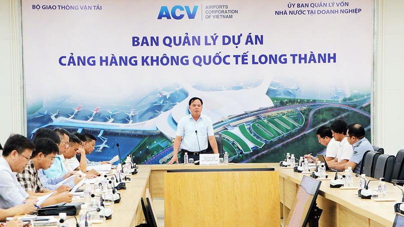 Dong Nai Vice Chairman Vo Tan Duc addresses a meeting with representatives of Airports Corporation of Vietnam (ACV), the main investor of Long Thanh International Airport in the southern province on July 6, 2023. Photo courtesy of Dong Nai newspaper.