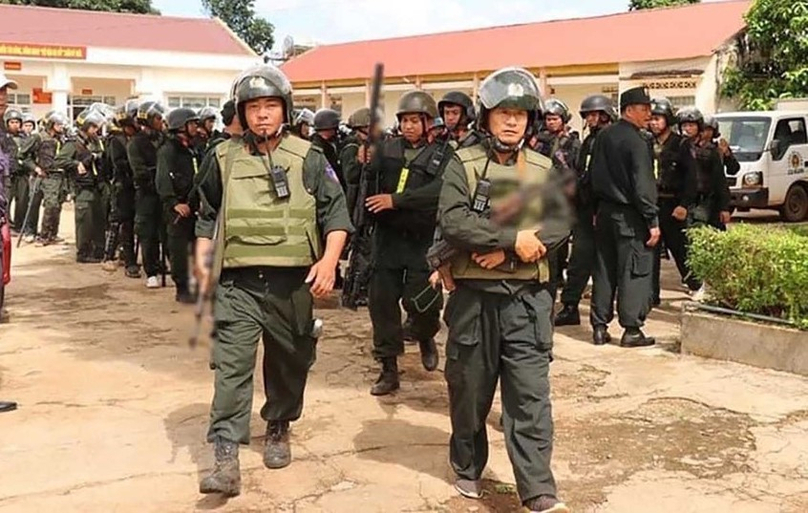Special forces go to arrest the suspects who attacked the commune headquarters in Dak Lak province, Vietnam's Central Highlands. Photo courtesy of the police.