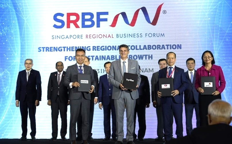 Representatives of Techcombank, Kyriba Sea, Deloitte Vietnam, and PWC Vietnam sign an MoU at Singapore Regional Business Forum in Hanoi, July 7, 2023. Photo courtesy of SRBF.