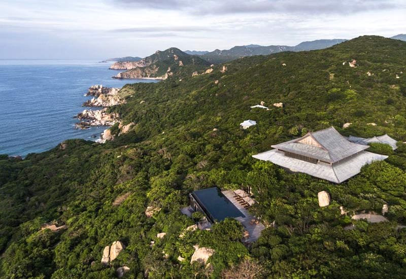 Villas of Amanoi Vinh Hy overlook Vinh Hy Bay in Ninh Thuan province, south-central Vietnam. Photo courtesy of the resort.