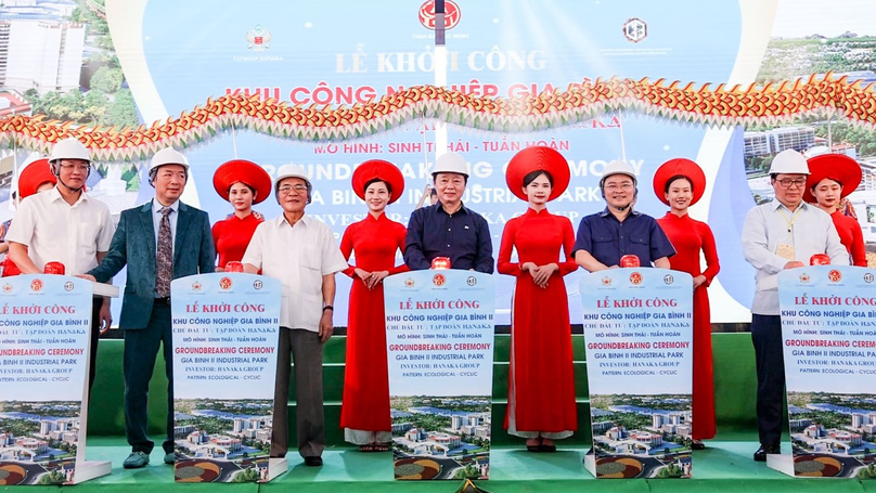Deputy Prime Minister Tran Hong Ha (center) attends the groundbreaking ceremony for the Gia Binh II Industrial Park in Bac Ninh province, northern Vietnam, July 9, 2023. Photo courtesy of Vietnam News Agency.