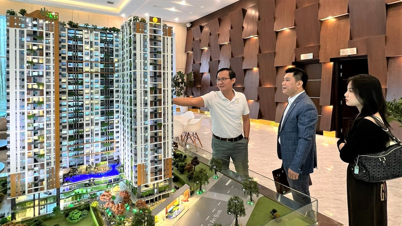 Customers look at an apartment project developed by Phu Dong Group in Binh Duong province, southern Vietnam. Photo by The Investor/Vu Pham.