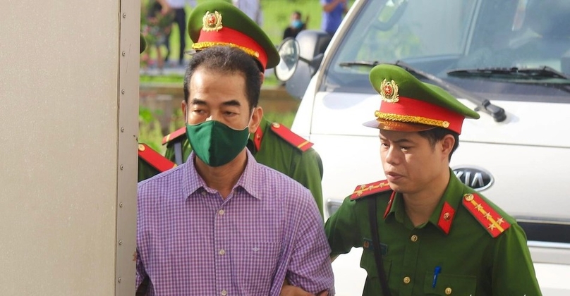 To Anh Dung was escorted to the court by police on July 12, 2023. Photo courtesy of Youth newspaper.