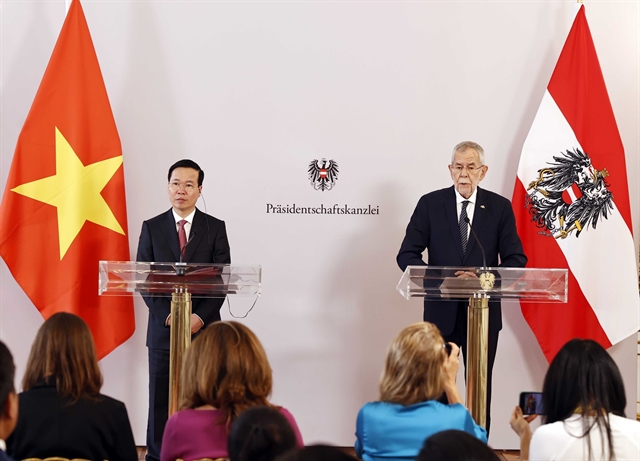 President Vo Van Thuong (left) and Austrian President Alexander Van der Bellen hold a press conference after a high-level meeting between the two leaders. Photo courtesy of Vietnam News Agency.