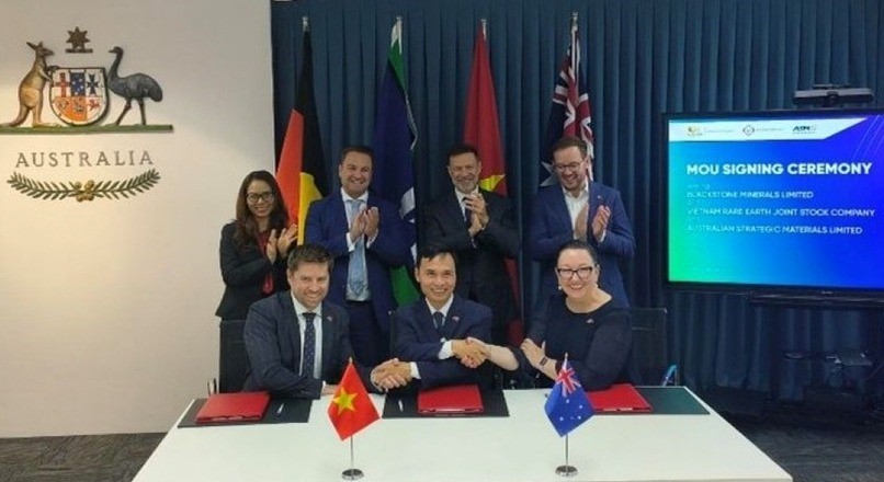 Representatives of VTRE, ASM and Blackstone sign an MoU on rare earth exploitation at the Australian Embassy in Hanoi, July 25, 2023. Photo courtesy of ASM.