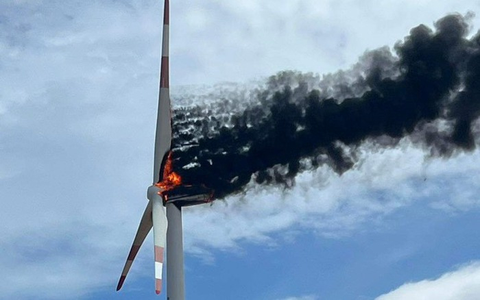 The wind power mast that caught fire on July 26, 2023 in Binh Thuan province, south-central Vietnam. Photo courtesy of Young People newspaper.