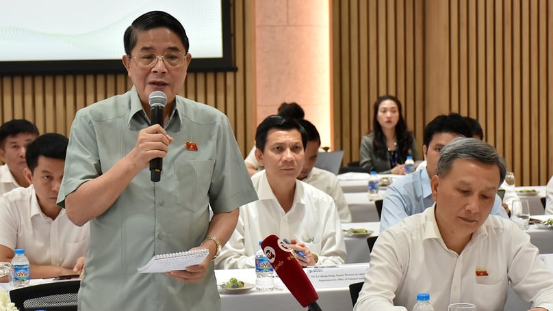 National Assembly Vice Chairman Nguyen Duc Hai (standing) at a working session with Long Son Petrochemicals complex in Ba Ria-Vung Tau province, southern Vietnam, July 24, 2023. Photo courtesy of Ba Ria-Vung Tau newspaper.