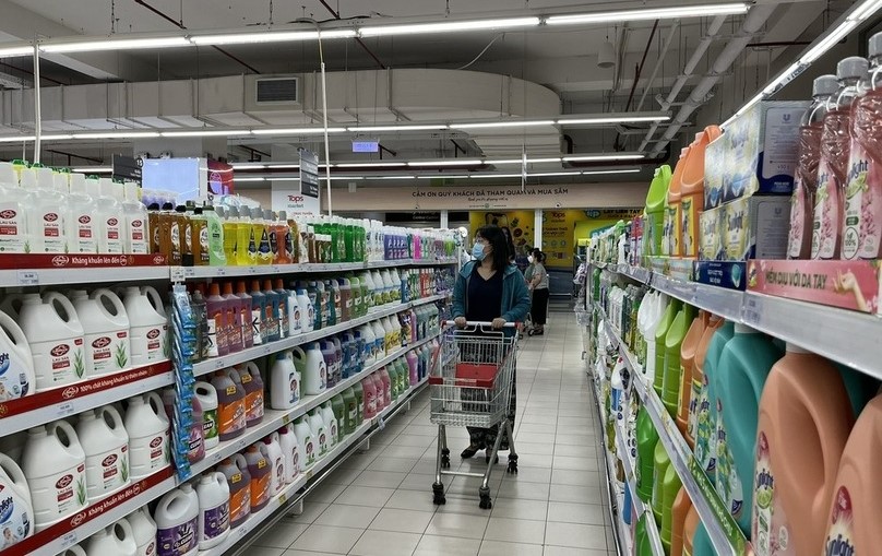 A customer shops at a supermarket in Vietnam. Photo by The Investor/Thien Ky.