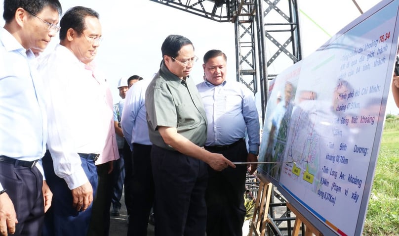 Prime Minister Pham Minh Chinh studies an infrastructure development map in Long An province, July 25, 2023. Photo courtesy of Vietnam News Agency.