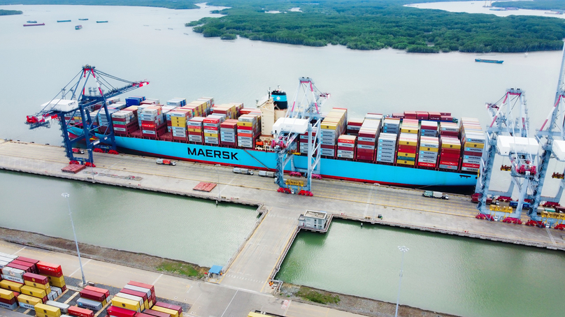A Maersk container vessel at Cai Mep International Terminal (CMIT) in Ba Ria-Vung Tau province, southern Vietnam. Photo courtesy of Ba Ria-Vung Tau newspaper.