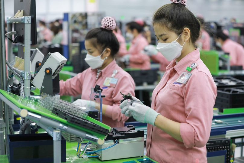 Workers at a Samsung Vietnam production line in Bac Ninh province, northern Vietnam. Photo courtesy of Samsung Vietnam.